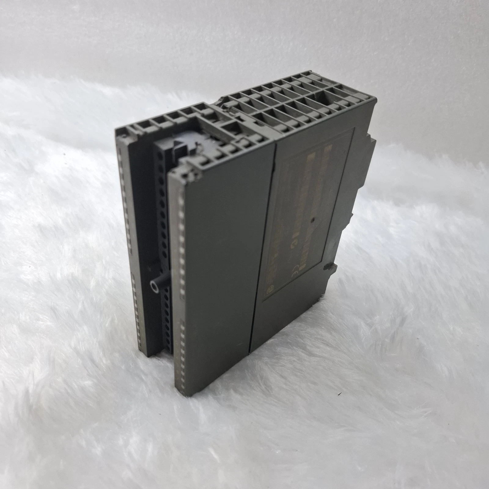 COSMETIC DAMAGED SIEMENS 6ES7 322-1BL00-0AA0 SIMATIC S7 6ES73221BL000AA0